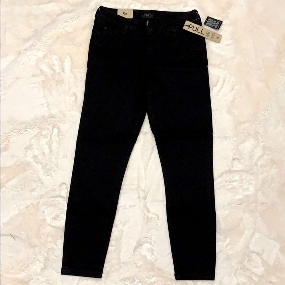 NWT Celebrity Pink Mid Rise Ankle Skinny Jeans